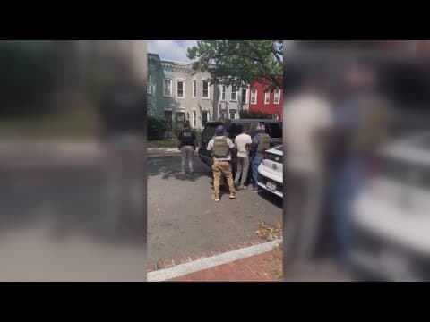 VIDEO: DC man says federal officers arrested Uber Eats driver delivering his lunch