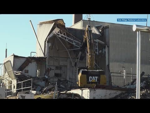 Oak Ridge cleanup crews preparing buildings for demolition on national laboratory site