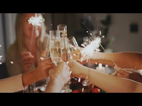 Here are some tips to get a better deal on last-minute travel over the holidays