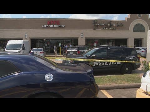 Beauty school student finds man dead on sidewalk outside west Houston steakhouse