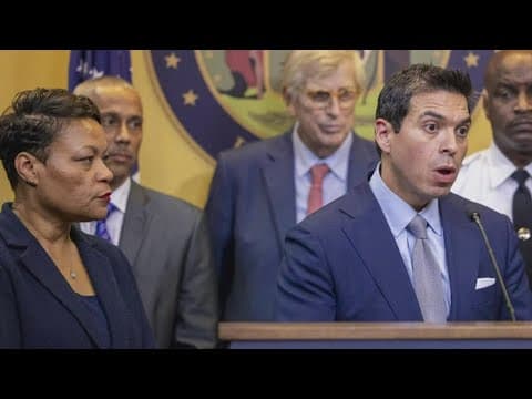 CAO says mayor is city employee and will have to follow travel policy