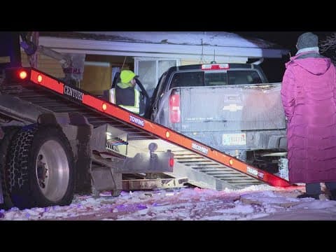 Truck crashes into south Indianapolis home