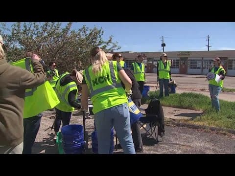 Mural in Hilltop underway during West Broad Street cleanup