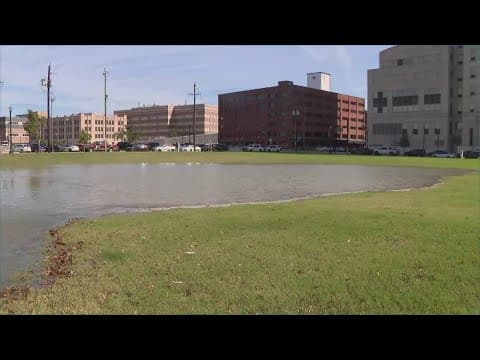 Massive water leak causes problems in downtown Houston