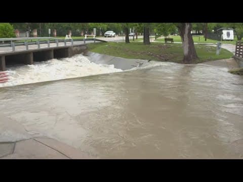 Floods with strong currents seen in North Texas following heavy downpours