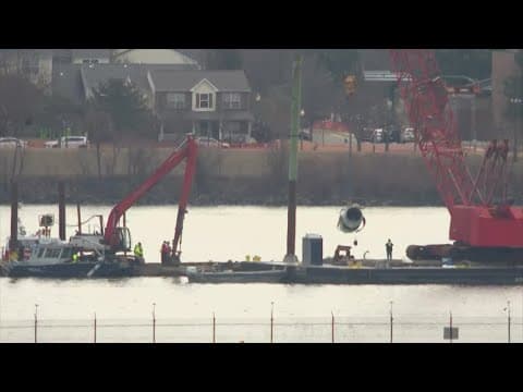 American Airlines plane crash near D.C.: Recovery efforts continue