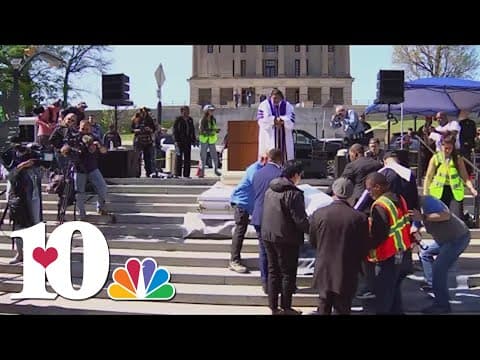 Caskets carried during ‘Moral Monday’ rally at TN Capitol to demand gun control