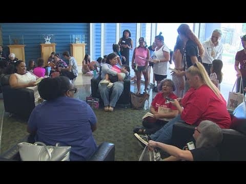 Protesters hold 'read-in' at HISD board of managers meeting over controversial library changes