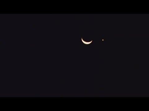The moon and Venus make for stunning sight above DC