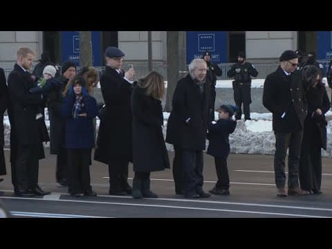 Jimmy Carter's family arrives to ceremony at U.S. Navy Memorial