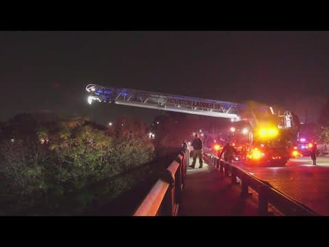 Search underway for suspect who jumped into Buffalo Bayou after chase