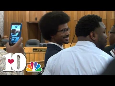 Shelby County leaders vote to reinstate expelled Rep. Justin Pearson