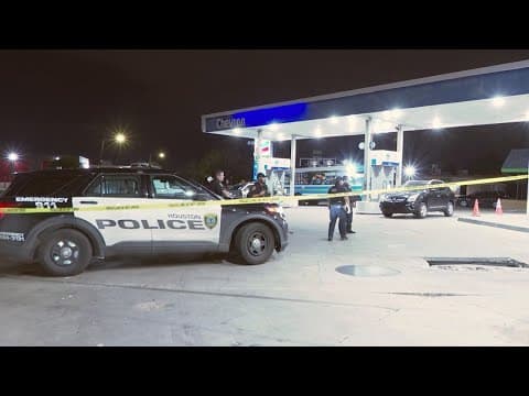 Police searching for 3 gunmen after gas station clerk shot, killed near Gulf Freeway, HPD says