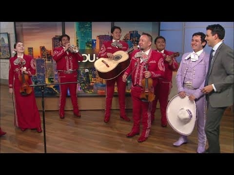 KHOU 11's Jacob Rascon performs with award-winning mariachi musician from HISD