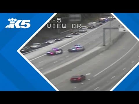 Northbound I-5 blocked in Everett for police response