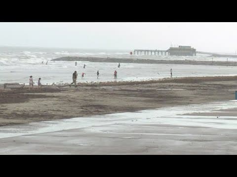 Rain and lightning disrupt Memorial Day crowds on Galveston after sunny start to the day