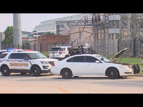 Manhunt in downtown Houston for inmate who escaped after reportedly holding person at knifepoint