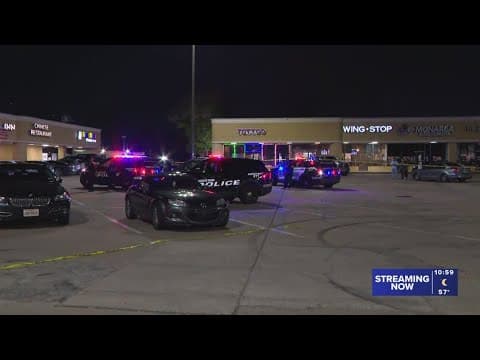 Houston police: At least 2 shot at northwest Houston strip mall parking lot