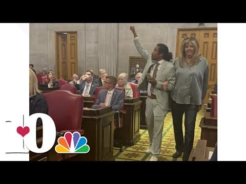 Watch as Rep. Gloria Johnson escorts Rep. Justin Jones back onto the Tennessee House floor