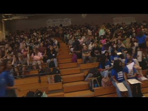 Rancho Bernardo High students return to school for the first day of class