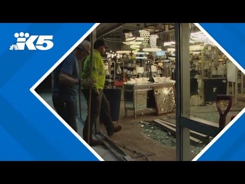 Driver crashes into Lynnwood lamp store