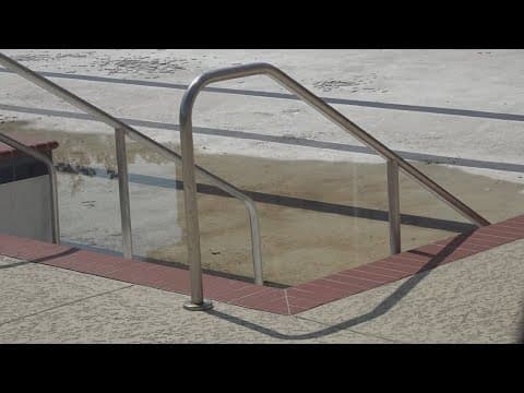 Frustration over closed pool in Algiers