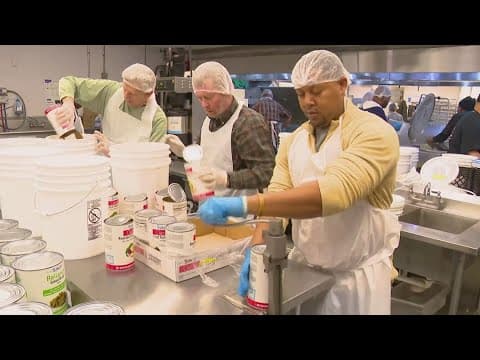 Volunteers needed to help feed Thanksgiving Day meals to 10,000 people in Indianapolis