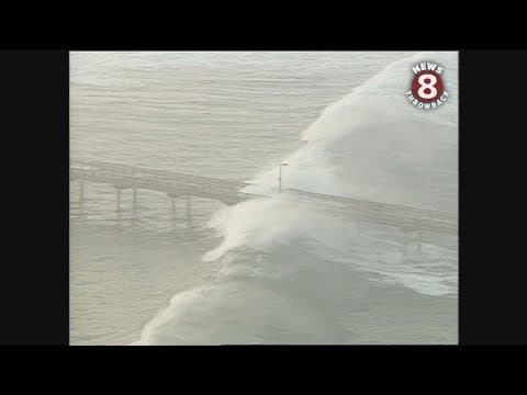 Huge waves close the Ocean Beach Pier in 1998