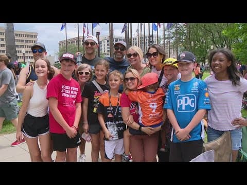 Fans pack downtown Indy for AES 500 Festival Parade