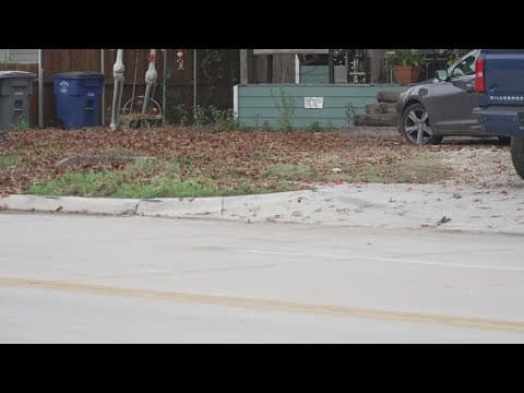 Driver killed after crashing into tree in Dallas, officials say