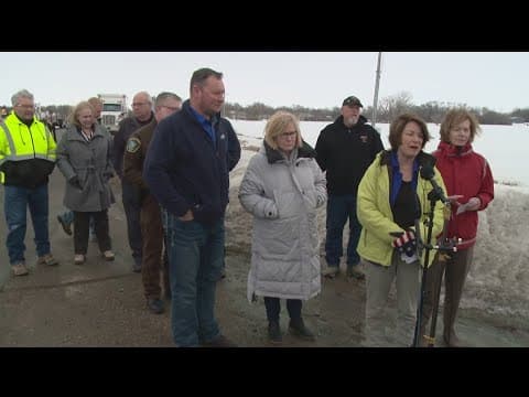 Lawmakers visit train wreckage in Raymond