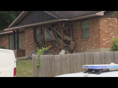 Car crashes into home in southern Dallas, killing the driver