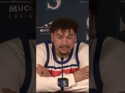 Naylor homers and showers love on Mariners fans