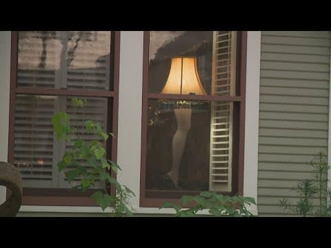 Houston Heights neighbors light up their homes with iconic prop from classic Christmas movie