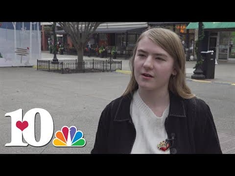 High schooler giving out $2 bills in Knoxville to spread Christmas cheer