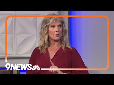 Is dating around the holidays a good idea? An expert explains.