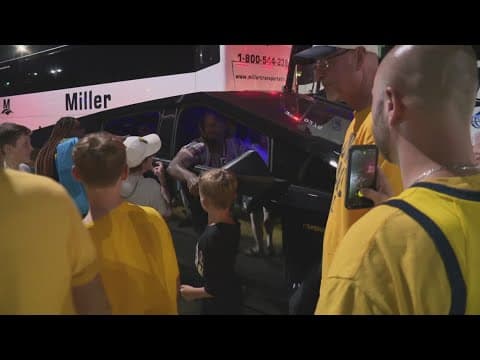 Pacers fans welcome team back to Indianapolis at airport after Game 7 loss in Oklahoma City