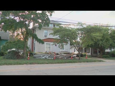 Crash into Marysville home leaves driver dead