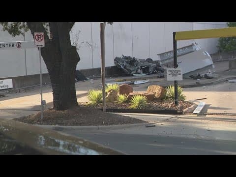 High-speed crash near Galleria leaves two men dead, Houston police say