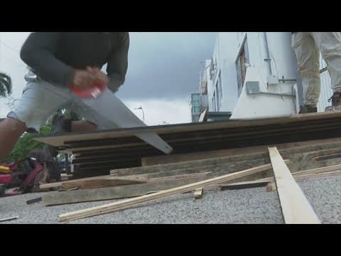 People in parts of Mexico prepare for a hurricane to hit the southern coast