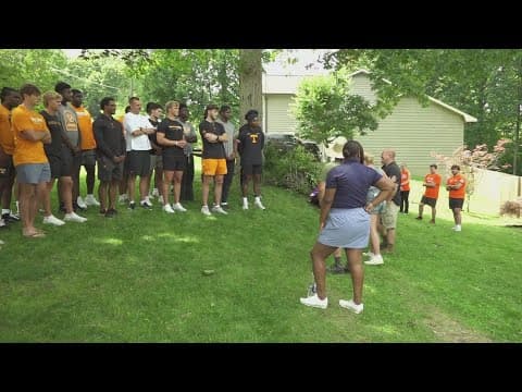 Tennessee football players took part in annual day of service