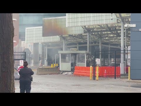 2 people in vehicle that exploded at NY/Canada border crossing declared dead at scene