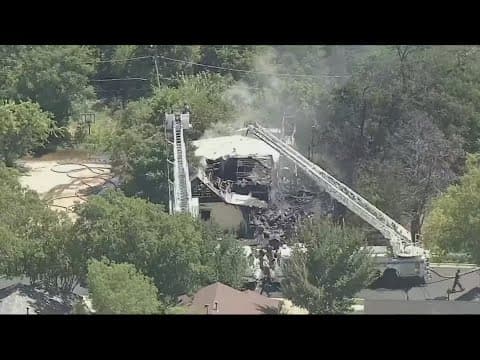 2 Fort Worth firefighters injured while battling house fire, officials say