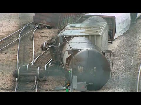 Cleanup underway after train derailment in Fort Worth