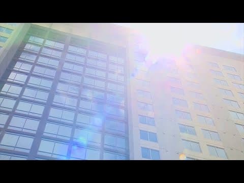 Residents at apartment complex in Houston's Medical Center say they've been without AC for 3 weeks