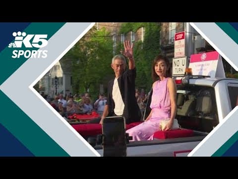 Ichiro's Hall of Fame ceremony kicks off with energetic parade
