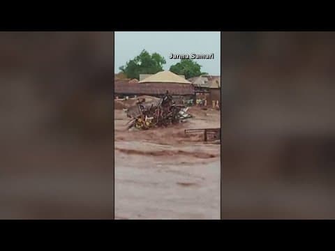 At least 100 people killed in Nigeria floods