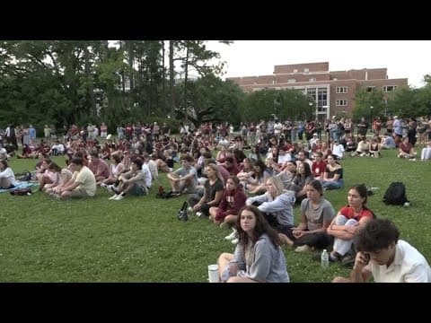 Students, community members come together after shooting at FSU