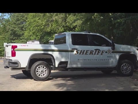 Couple killed while hiking with daughters at Arkansas state park