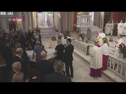 Surrounded by family and friends, Moon Landrieu laid to rest in funeral mass